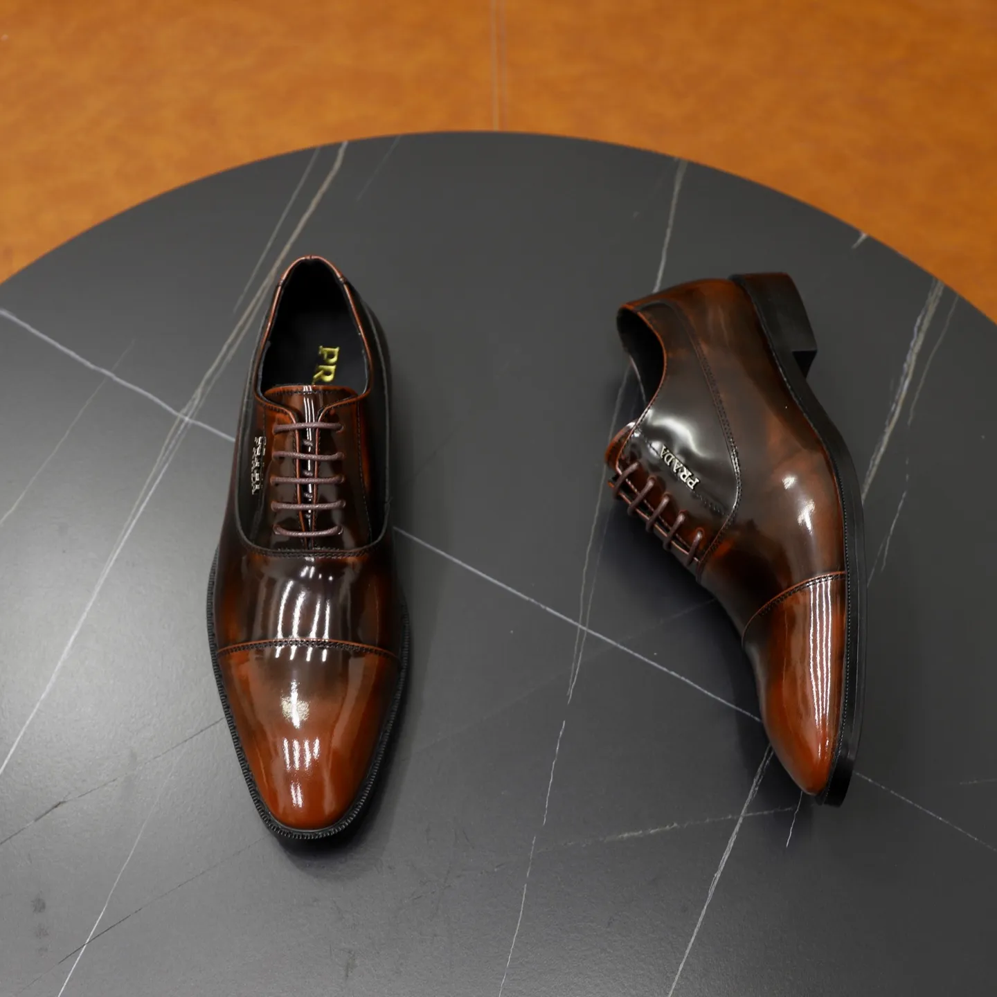 Ex-factory price: 540💰🙅‍♂️🙅‍♂️🙅‍♂️ Brand: PRADA Standard code: Men's code 38-44 (45 can be customized) Grade: Same style as the official website Original order quality Material: Original cowhide surface Comfortable cowhide lining Original outsole Style category: Men's fashionable casual leather shoes Distinguished big-name luxury elements Top luxury Color: actual picture color